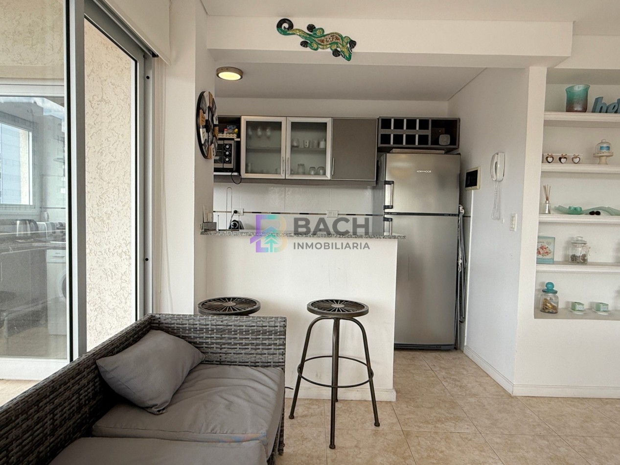 Departamento semipiso a la venta en Pinamar centro, luminoso, moderno con gas natural, cochera y baulera