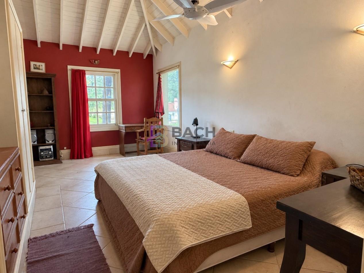 Importante casa a la venta Oportunidad en Pinamar norte, con gas natural a metros de la playa