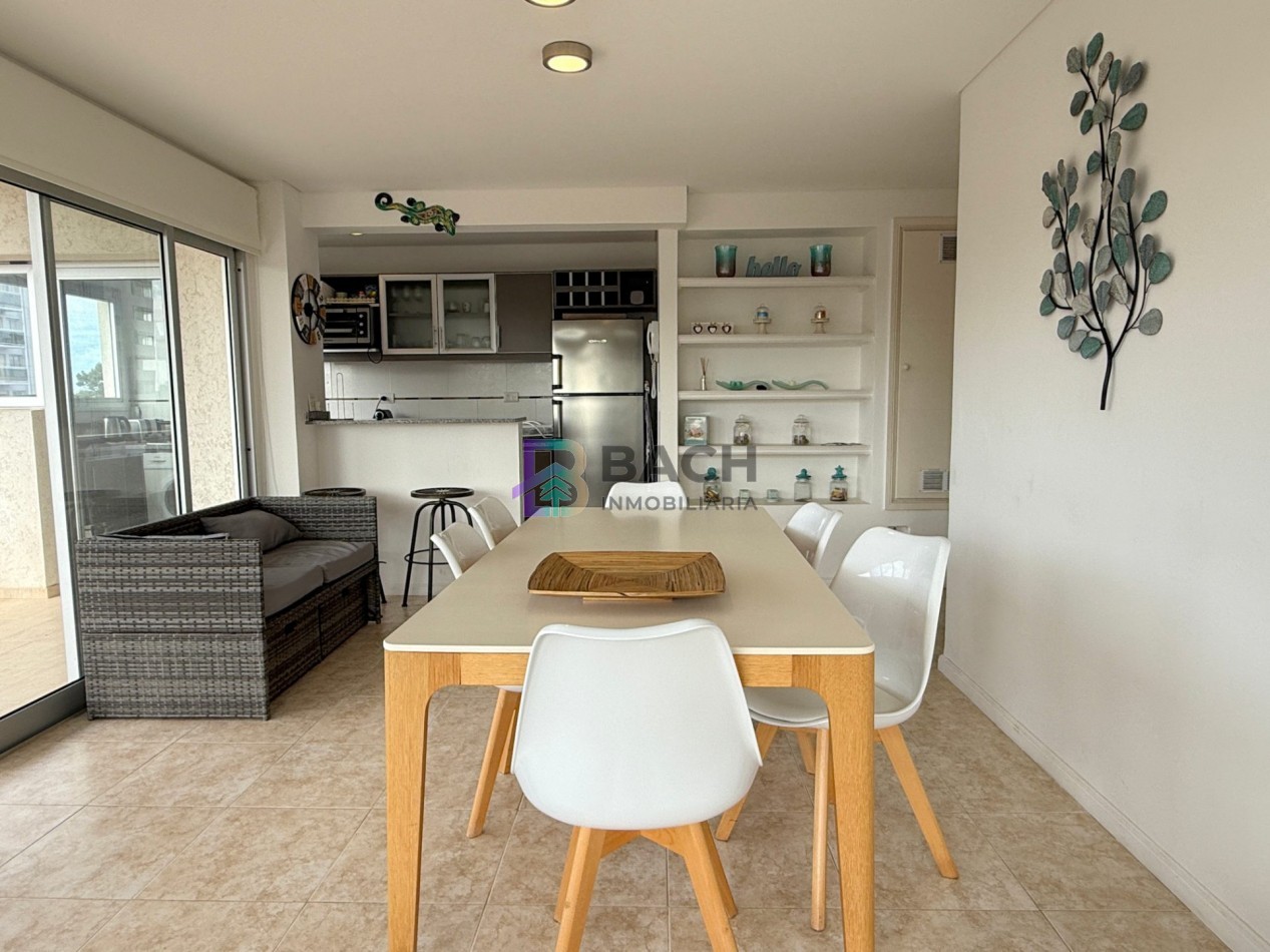Departamento semipiso a la venta en Pinamar centro, luminoso, moderno con gas natural, cochera y baulera