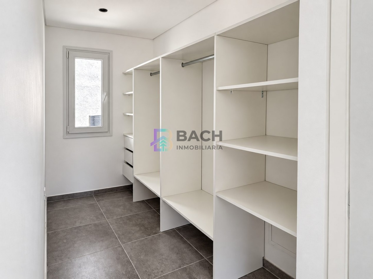 Moderno Departamento tipo duplex en venta con patio privado, gas natural, cochera | financiacion y permuta