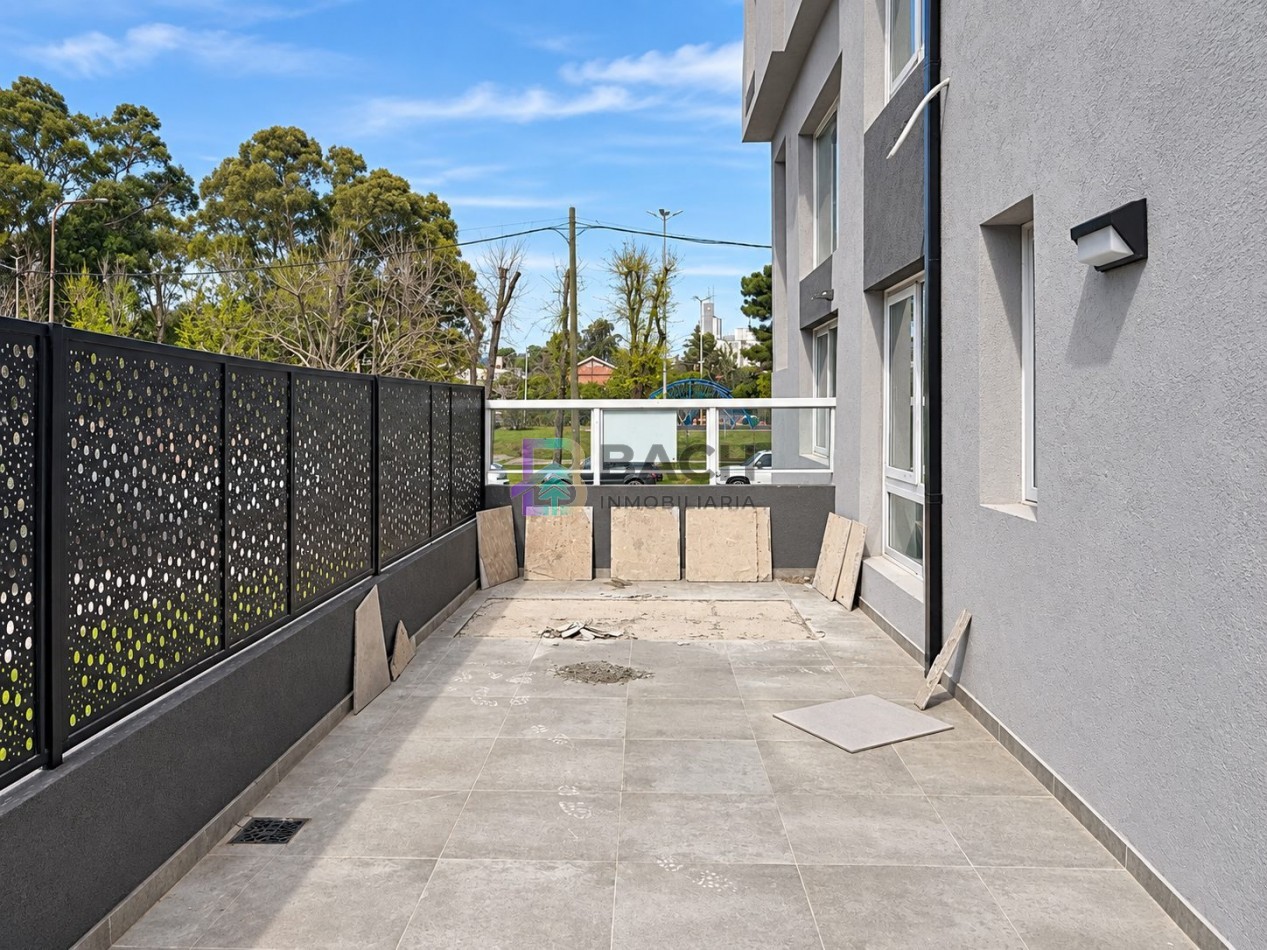 Moderno Departamento tipo duplex en venta con patio privado, gas natural, cochera | financiacion y permuta