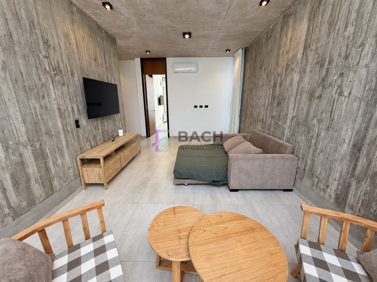 Casa en venta importante, gran calidad constructiva, hormigon visto, gas natural y piscina en Costa Esmeralda Maritimo III