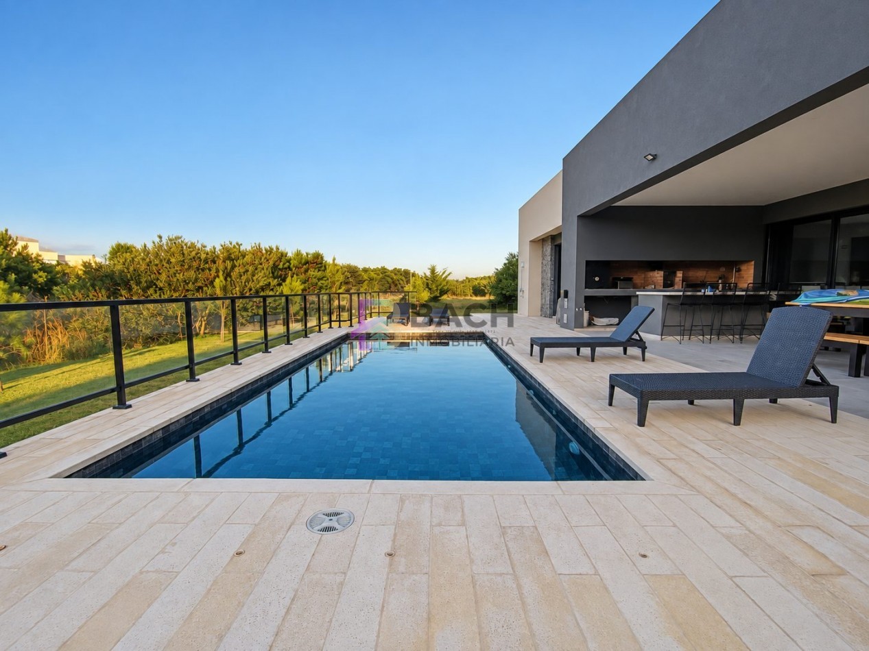 Moderna Casa en venta Costa esmeralda Golf2, con 4 dormitorios, psicina climatizada, hormigon visto