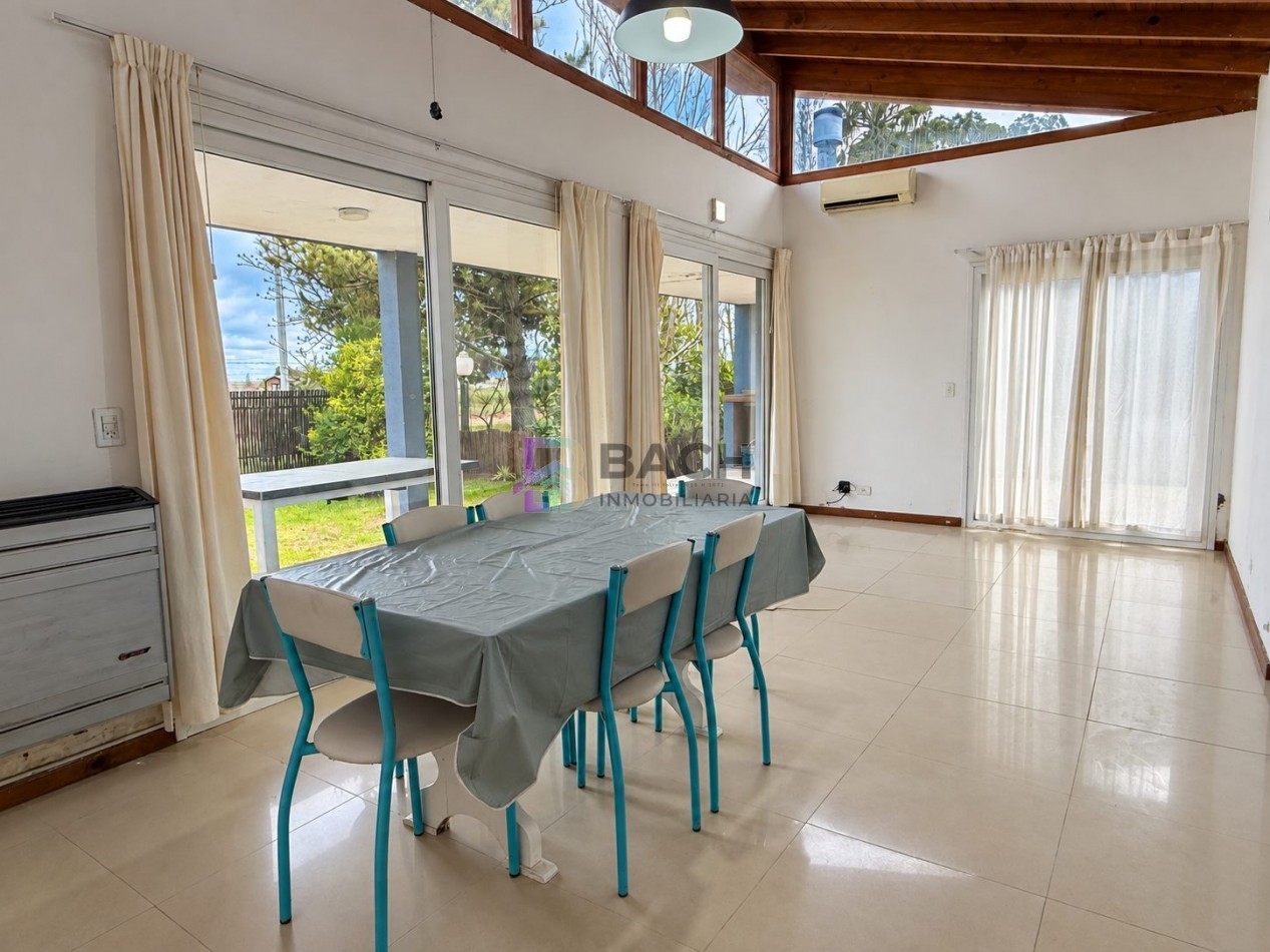 Moderna casa de 3 dormitorios muy luminosa en complejo cerrado a la venta, Pinamar. Complejo Las Palmas - Ostende 