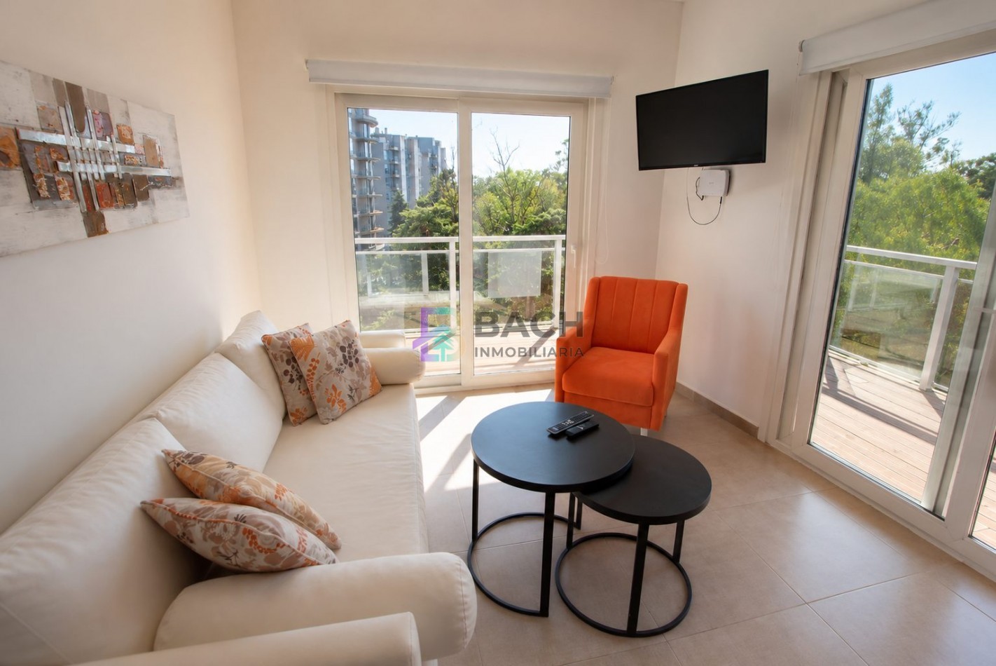 Moderno departamento 2 ambientes a la venta en Pinamar con cochera en el centro con gas natural