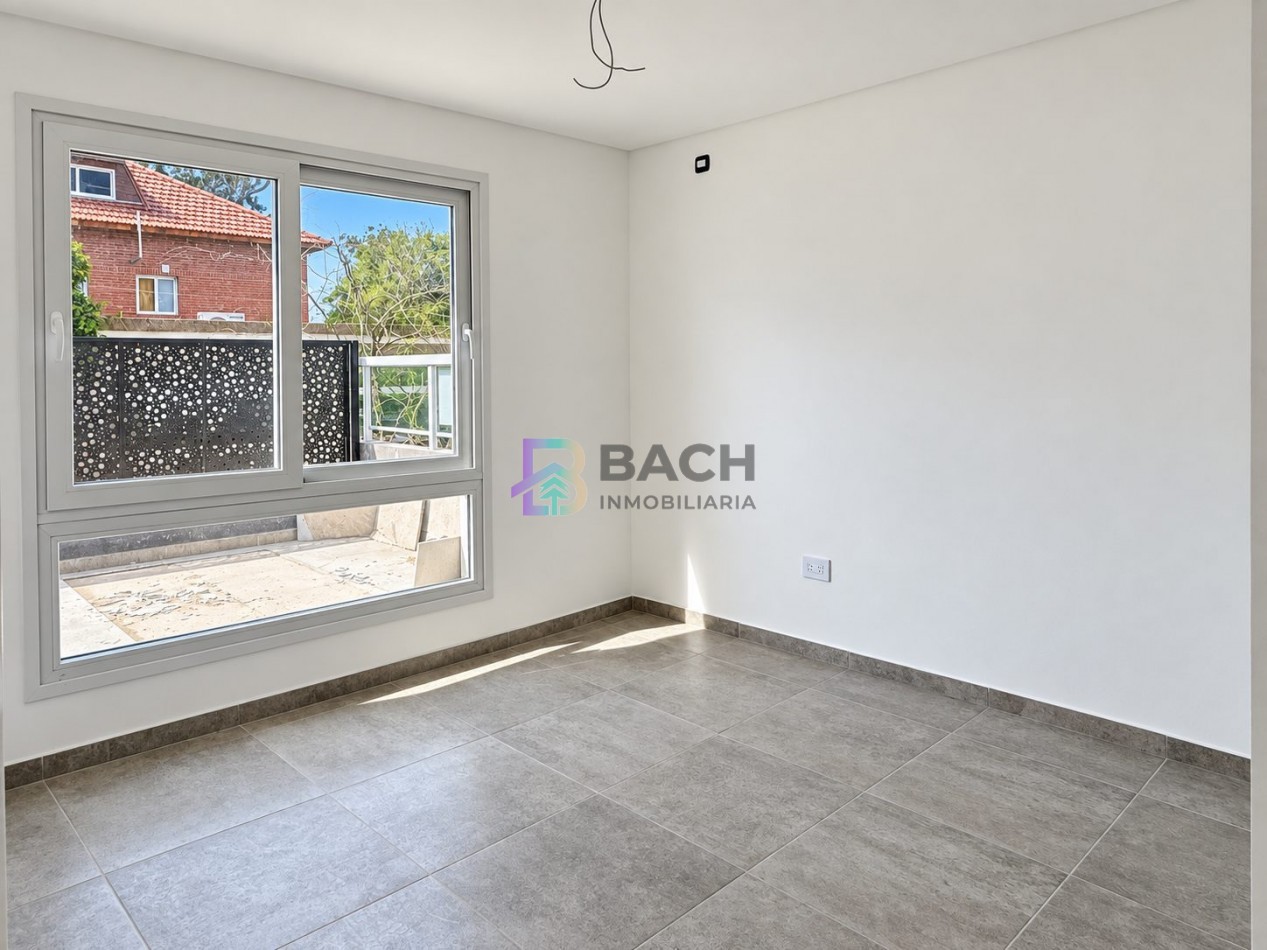 Moderno Departamento tipo duplex en venta con patio privado, gas natural, cochera | financiacion y permuta
