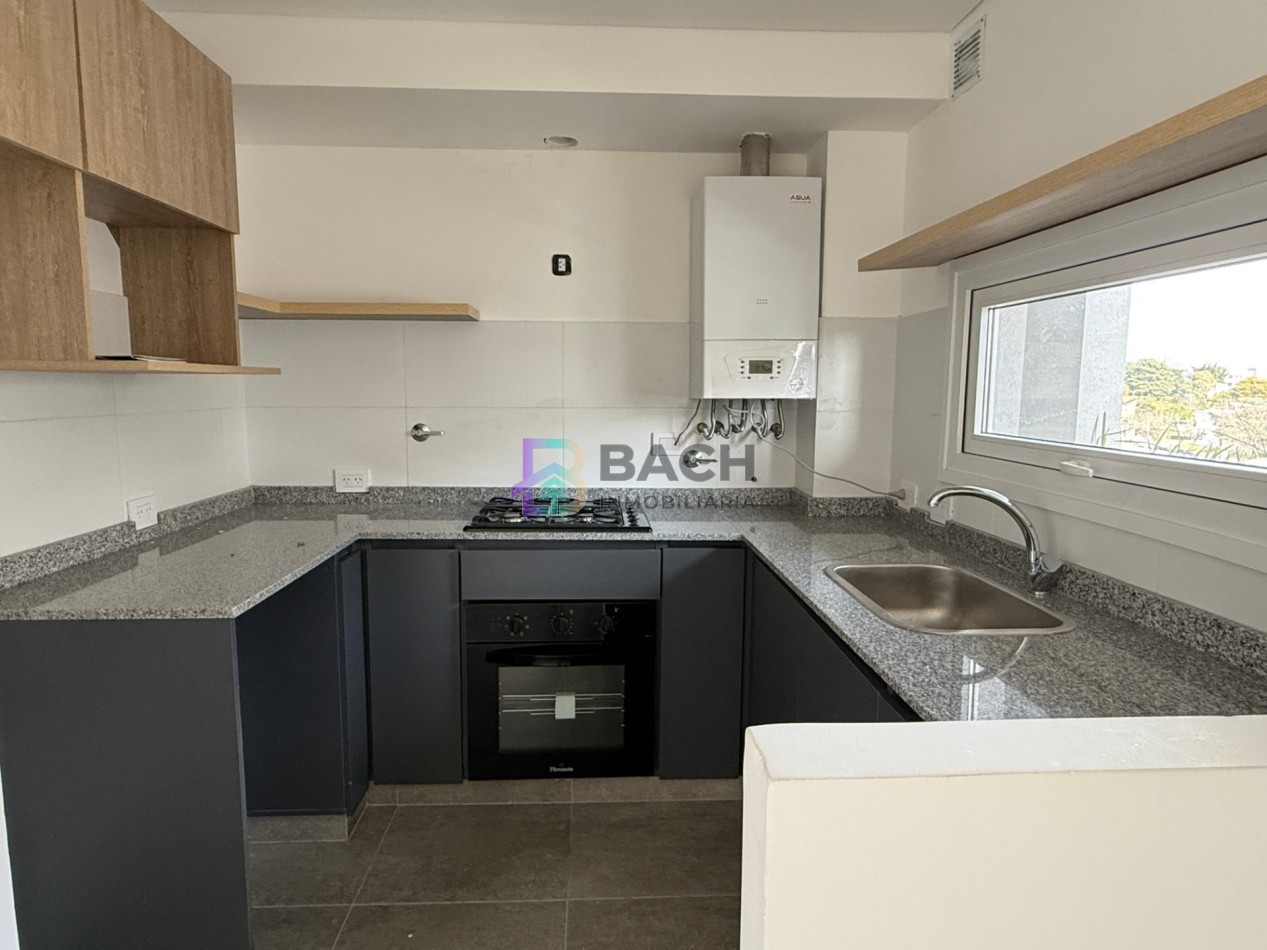 Venta departamento de 2 ambientes en Pinamar, con terraza, gas natural, losa radiante y cochera