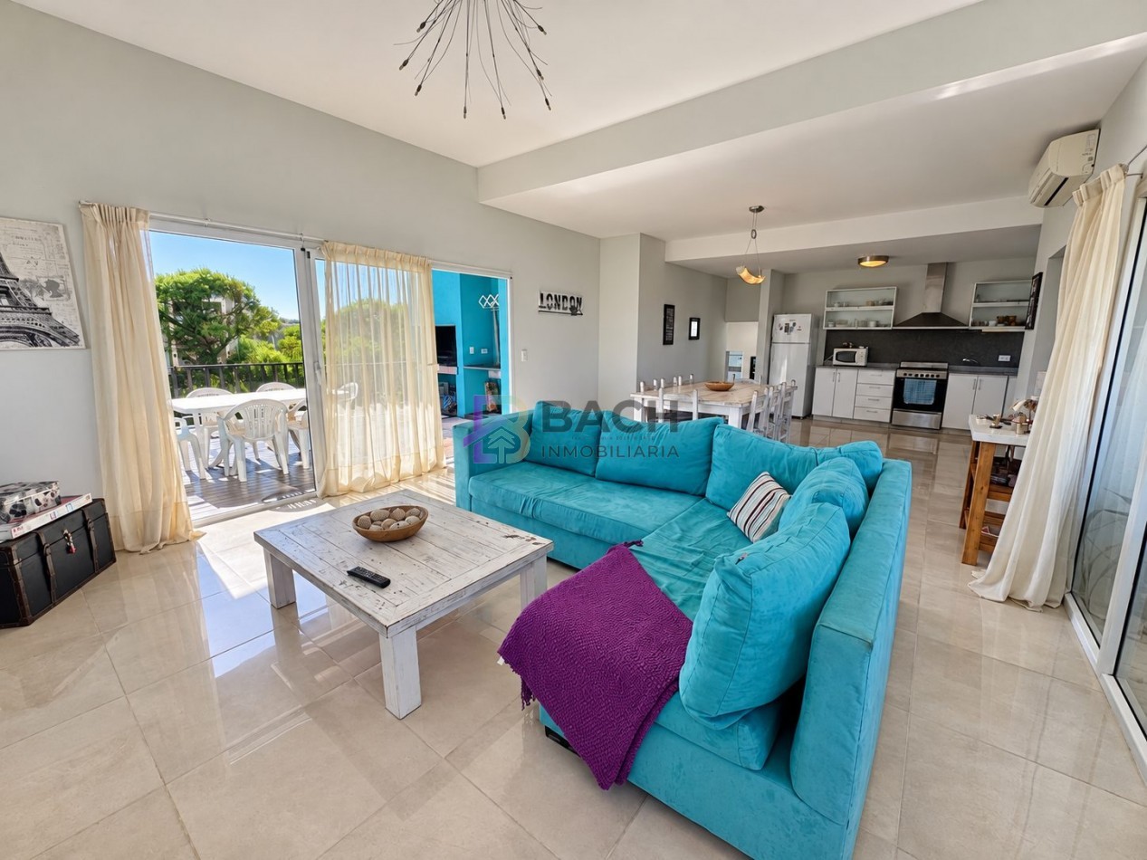 Casa a la venta en Costa esmeralda, muy luminosa con 3 dormitorios y gas natural