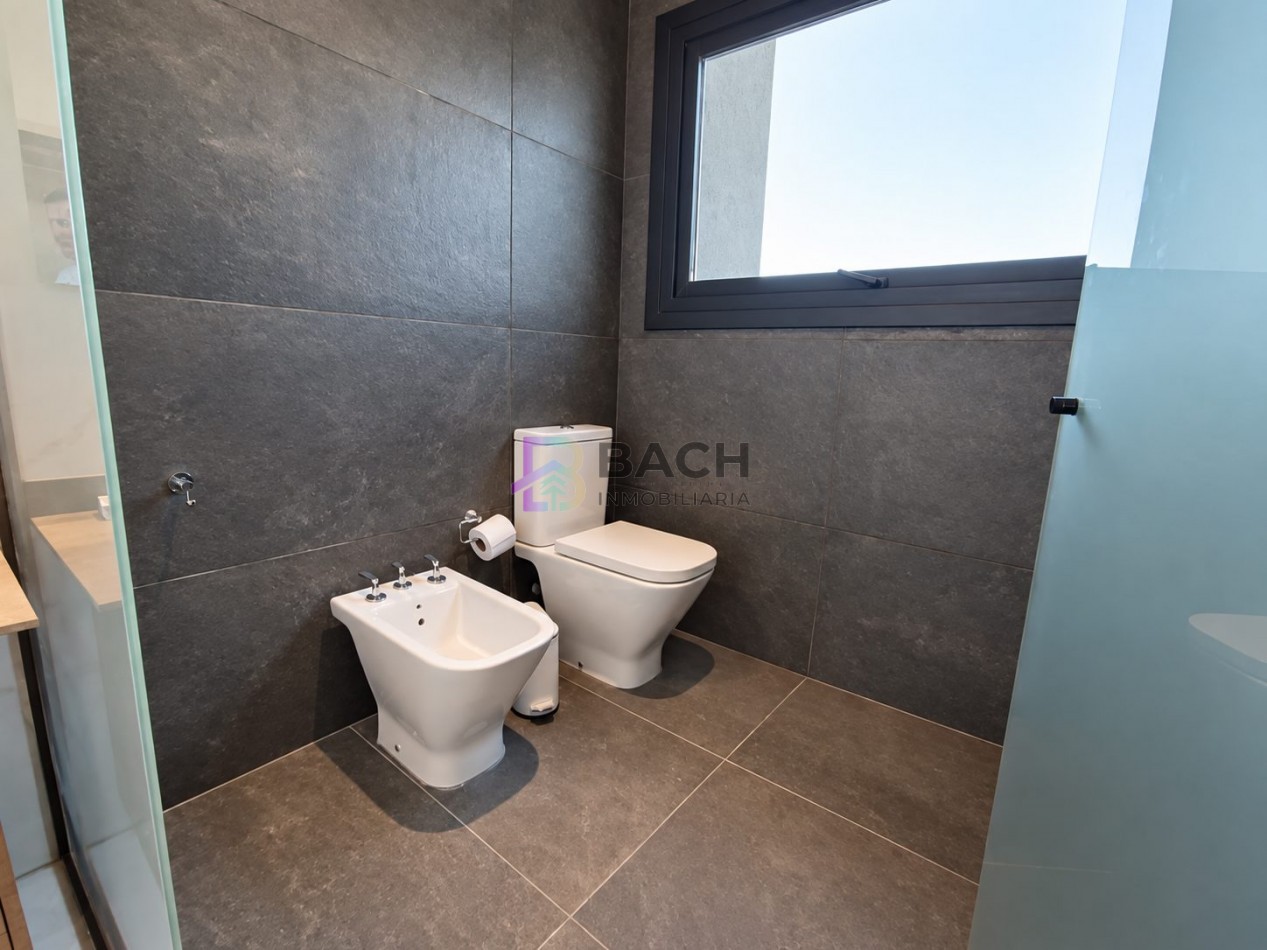 Moderna Casa en venta Costa esmeralda Golf2, con 4 dormitorios, psicina climatizada, hormigon visto