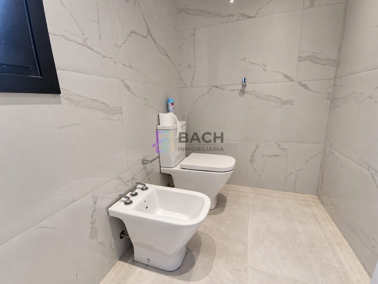 Moderna Casa en venta Costa esmeralda Golf2, con 4 dormitorios, psicina climatizada, hormigon visto