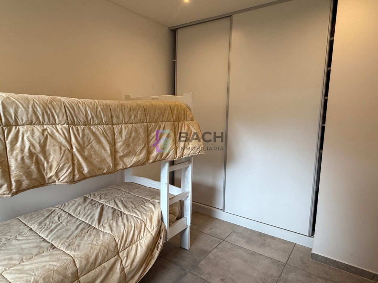 Departamento en Alquiler de verano en Pinamar para 5 personas, con patio con parrilla y cochera cubierta 