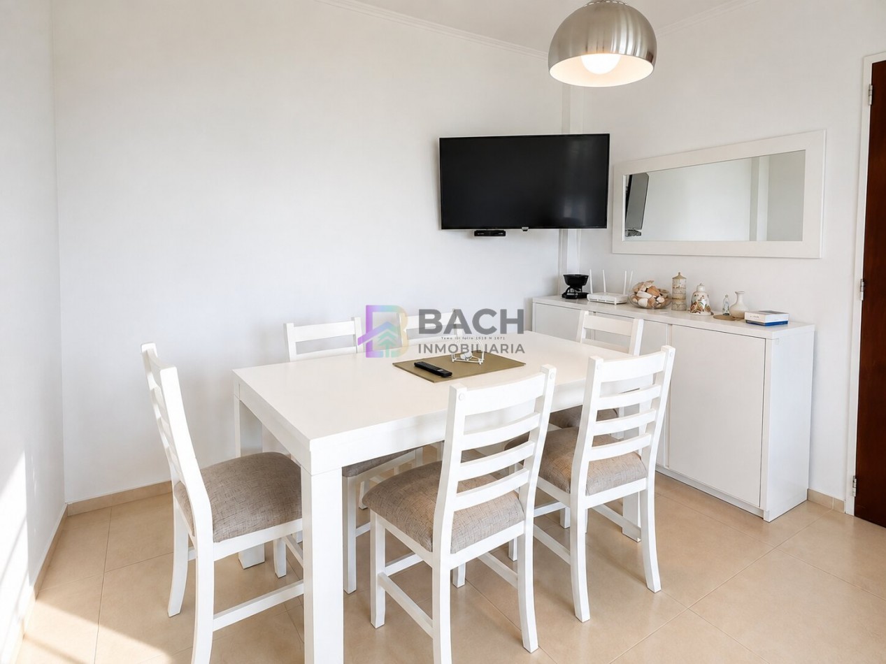 Departamento 2 ambientes a la venta en Pinamar Centro, edificio Austral. Balcon con vista al mar