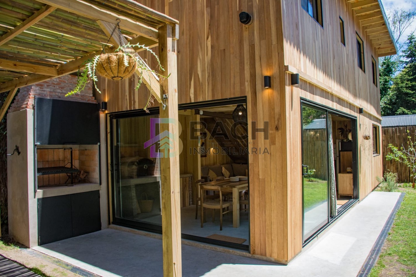 Casa en alquiler semanal para 6 personas en pinamar norte, con pisicina climatizada 