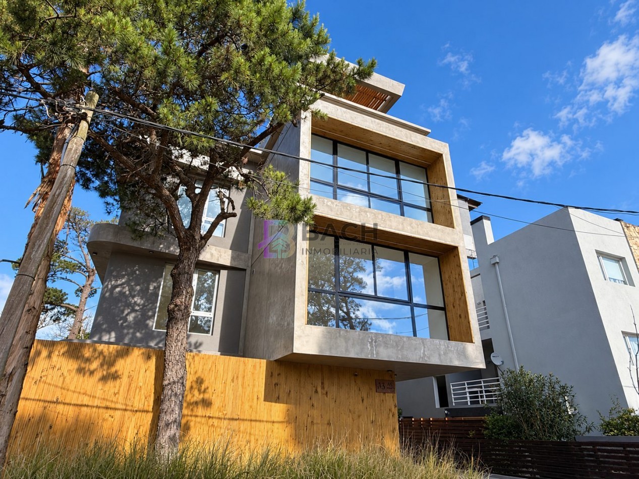 Moderno y luminoso departamento 2 ambientes a la venta en Pinamar, con gas natural, cochera