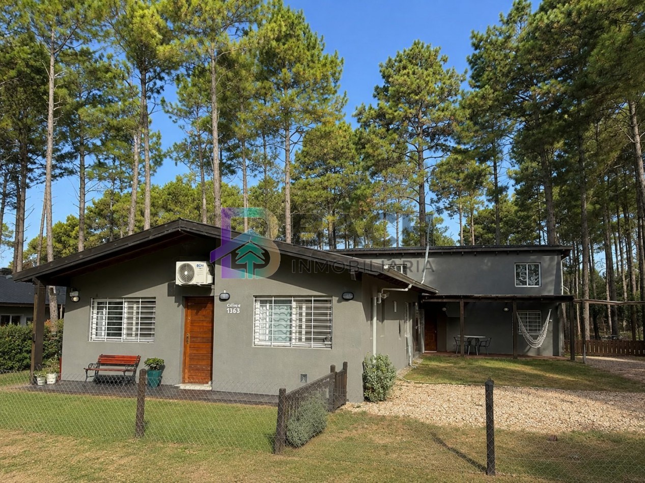 Casa en Venta Pinamar, con un departamento tipo loft, moderna, gas natural, renta