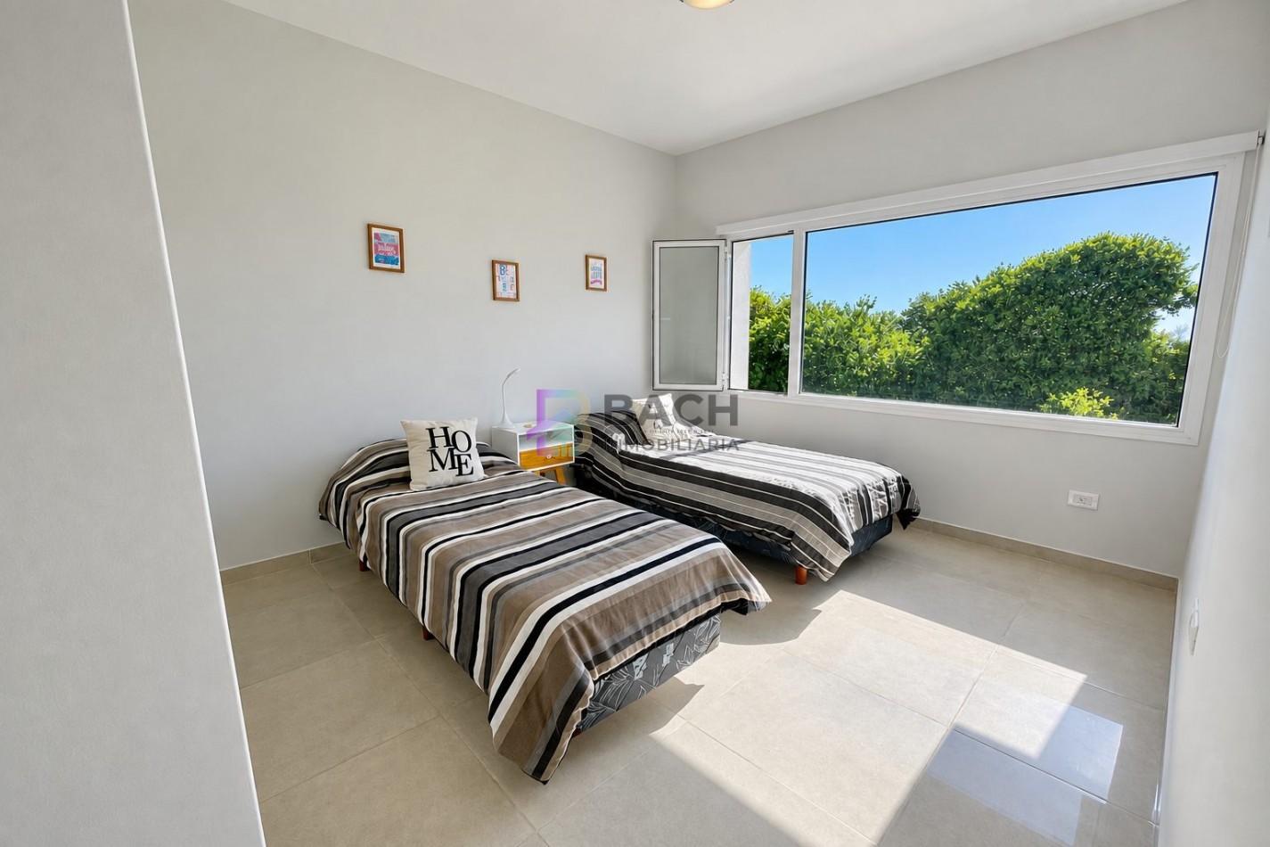 Casa a la venta en Costa esmeralda, muy luminosa con 3 dormitorios y gas natural