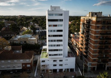 Departamento 3 ambientes a la venta en el centro de Pinamar. Gas natural, reciclado. Analiza financiacion. constitucion 555