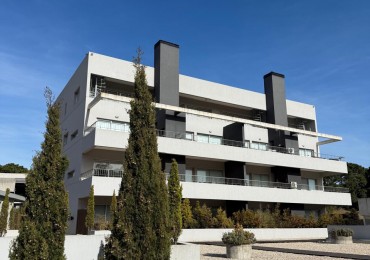 Departamento a la venta, amplio, luminoso, 2 ambientes, con gas natural, losa radiante y cochera 