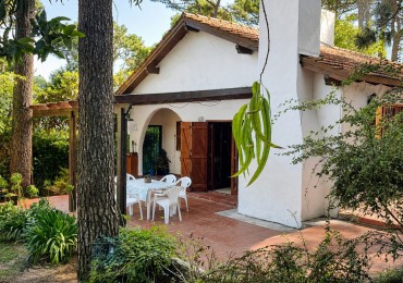 Casa en Pinamar alquiler de verano para 9 personas, cerca del centro
