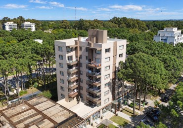 Departamento a la venta en Pinamar con 3 dormitorios, tipo duplex con gas natural y cochera cubierta
