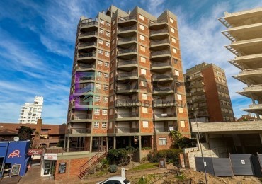 Departamento 2 ambientes a la venta en Pinamar Centro, edificio Austral. Balcon con vista al mar