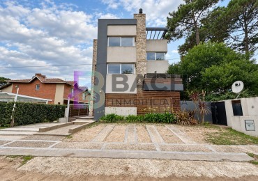 Alquiler de verano Triplex en Pinamar, 5 personas, con pileta, cochera, cerca del centro 