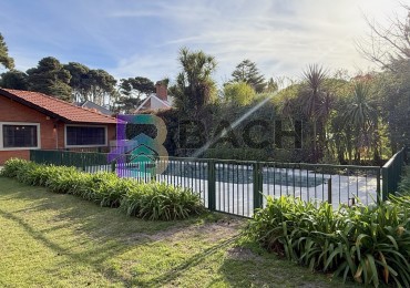 Casa en alquiler de verano en Pinamar, zona centro para 5 personas con Piscina 
