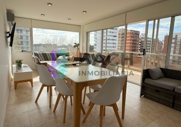 Departamento semipiso a la venta en Pinamar centro, luminoso, moderno con gas natural, cochera y baulera