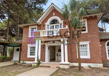Importante casa a la venta Oportunidad en Pinamar norte, con gas natural a metros de la playa