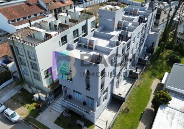 Venta departamento de 2 ambientes en Pinamar, con terraza, gas natural, losa radiante y cochera