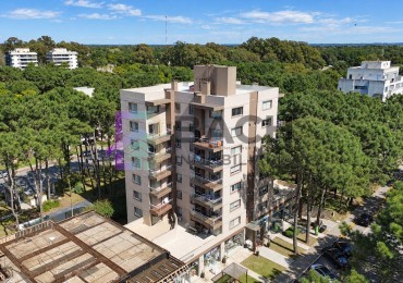 Departamento a la venta en Pinamar con 3 dormitorios, tipo duplex con gas natural y cochera cubierta